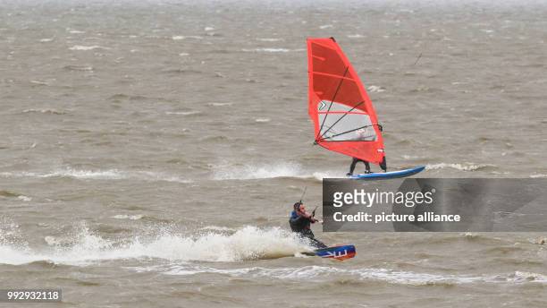 Two kite surfers on the North Sea off the beach at Norddeich, Germany, 28 October 2017. Photo: Mohssen Assanimoghaddam/dpa
