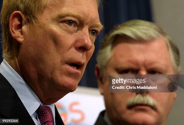 Rep. Dick Gephardt, D- Mo., and Jim Maloney, D-Conn., at a press conference on closing offshore tax loopholes.