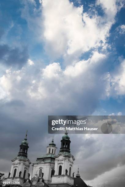 st. nicholas church, old town square, prague, czech republic - st nicholas church stock-fotos und bilder