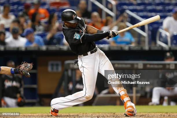 Lewis Brinson of the Miami Marlins in action against the New York Metsat Marlins Park on June 29, 2018 in Miami, Florida.