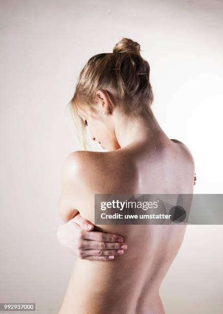 bare back of a young woman - bare back stock-fotos und bilder