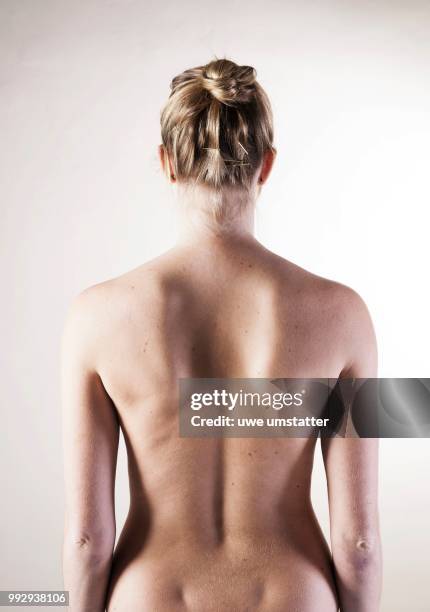 bare back of a young woman - bare back stock-fotos und bilder