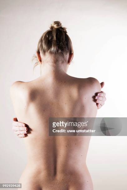 bare back of a young woman - bare back stock-fotos und bilder