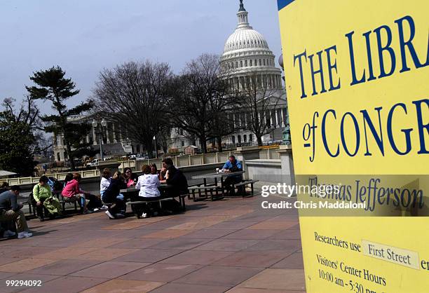 Smoking Library Smokers Vs Non Smokers Photos and Premium High Res Pictures - Getty Images