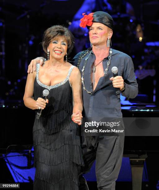 Dame Shirley Bassey and Sting perform on stage during the Almay concert to celebrate the Rainforest Fund's 21st birthday at Carnegie Hall on May 13,...