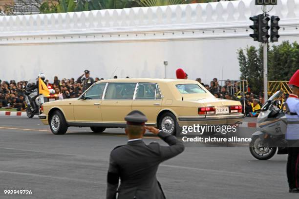 Dpatop - The royal ashes of King Bhumibol of Thailand are carried on in Bangkok in a procession that will proceed to Wat Ratchabophit Sathit Maha...