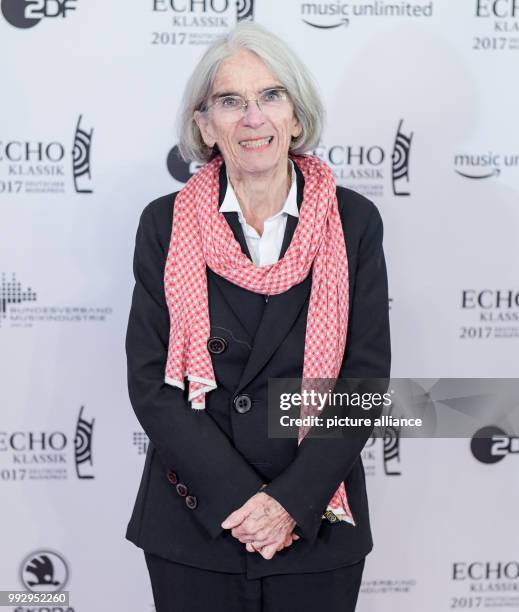 Writer Donna Leon arrives at the red carpet of the 'Echo-Klassik' classical music award ceremony in Hamburg, Germany, 29 October 2017. Photo: Axel...