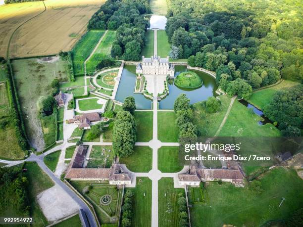 château de beaumesnil from above. - château 個照片及圖片檔