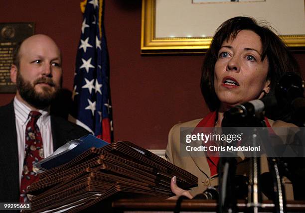 Eric Christensen, Assistant General Counsel, Snohomish PUD, and Sen. Maria Cantwell, D-Wa., at a press conference announcing further Enron energy...