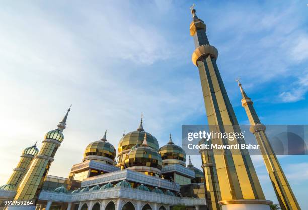crystal mosque at terengganu, malaysia - terengganu stockfoto's en -beelden