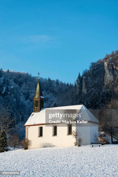 chapel of st. agatha from the 17th century in the danube valley community of neidingen, neidingen, donautal, baden-wuerttemberg, germany - donautal stock-fotos und bilder