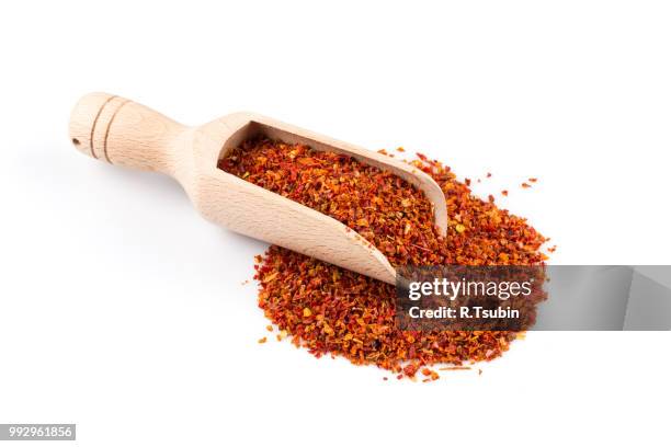 crushed red chili pepper - chilli powder stock-fotos und bilder