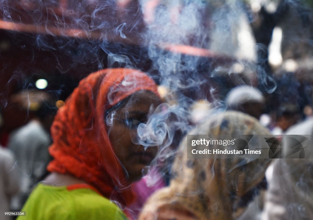 Devotees Pay Obeisance At Nizamuddin Dargah