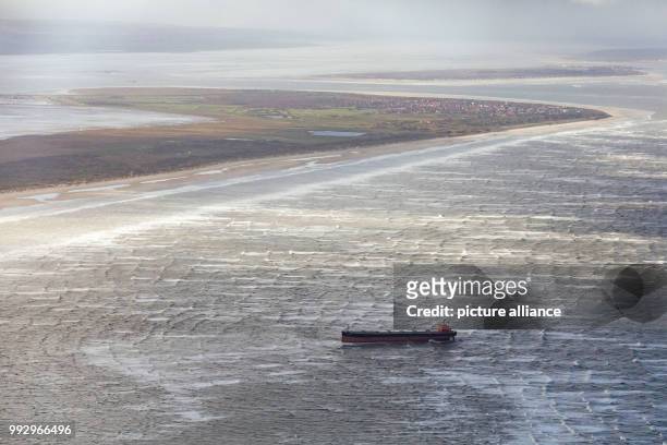 Dpatop - The cargo ship 'Glory Amsterdam' is stranded in the German Bight in front of Langeoog, Germany, 30 October 2017. The storm 'Herwart' drifted...