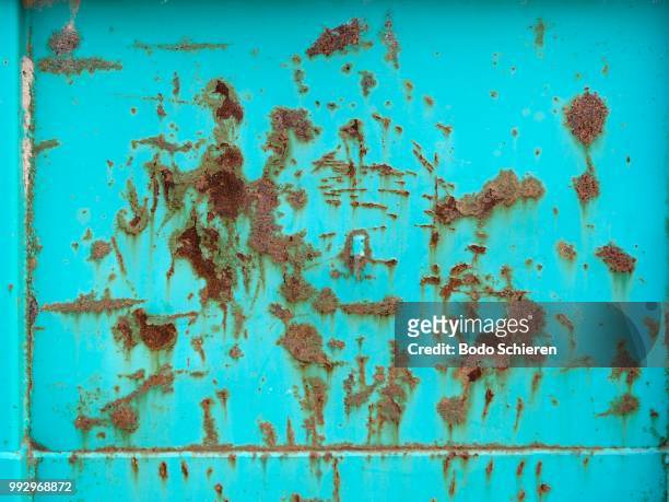 turquoise paint is peeling off a rusty surface - peeling off bildbanksfoton och bilder