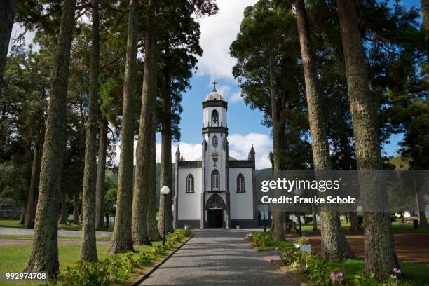 parish church of st. nicholas, sete cidades, caldeira das sete cidades, sao miguel, azores portugal - cidades stock pictures, royalty-free photos & images
