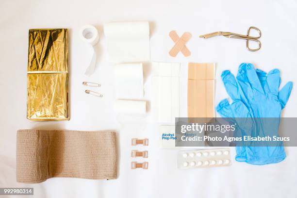 first aid kit with compression bandage - elastic bandage 個照片及圖片檔