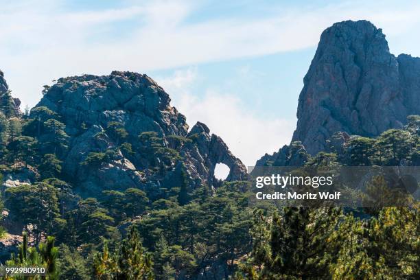 bomb crater, bomb hole, u tafonu di u compuleddu, trou de la bombe, col de bavella, bavella massif, corsica, france - bombe stock pictures, royalty-free photos & images