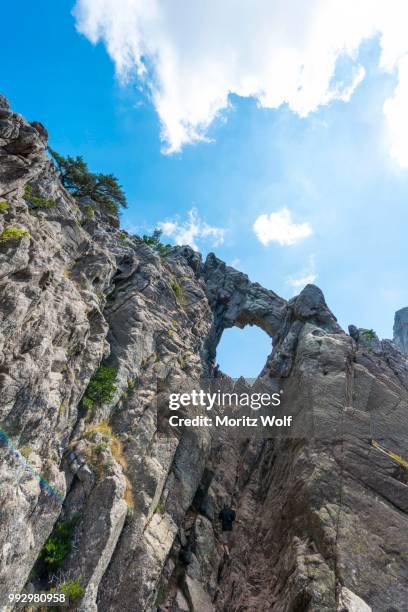 bomb crater, bomb hole, u tafonu di u compuleddu, trou de la bombe, col de bavella, bavella massif, corsica, france - bombe stock pictures, royalty-free photos & images