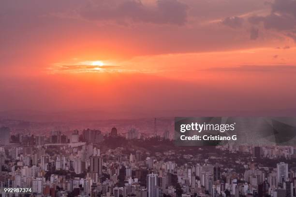 sunset over belo horizonte ii - horizonte 個照片及圖片檔