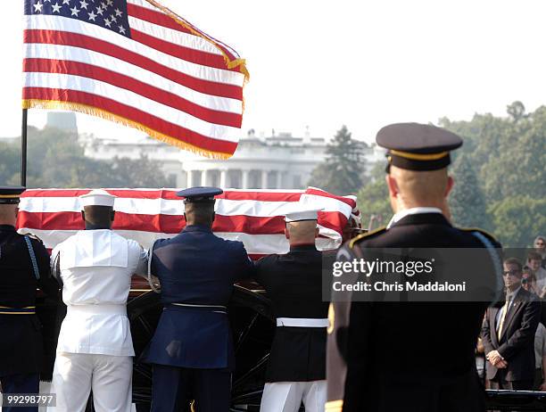 The 3rd Infantry Division Old Guard transfers former President Ronald Reagan's casket to a horse-drawn caisson to take him to to lie in state in the...