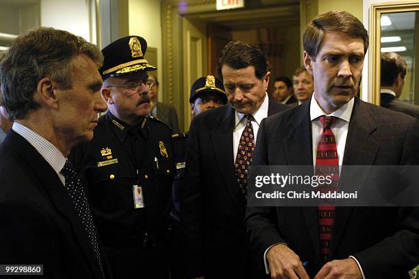 Sen. Tom Daschle, D-SD, U.S. Capitol Police Chief Terrance Gainer, Senate Sergeant-at-Arms Bill Pickle, and Sen. Bill Frist, R-Tn., before a press...