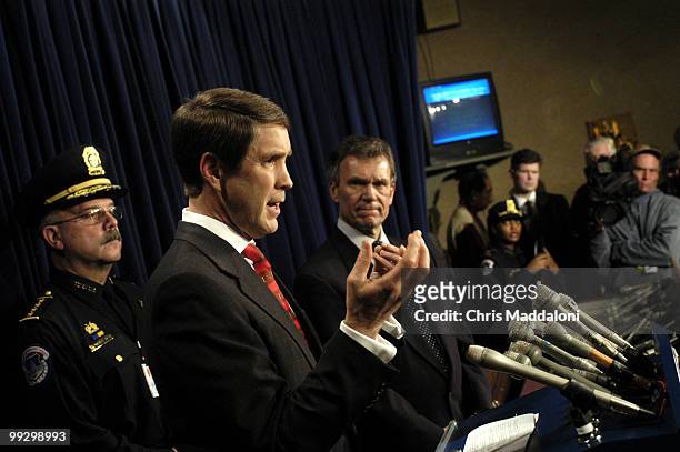 Capitol Police Chief Terrance Gainer, Sen. Bill Frist, R-Tn., and Sen. Tom Daschle, D-SD, at a press conference on the ricin that was found in one of...