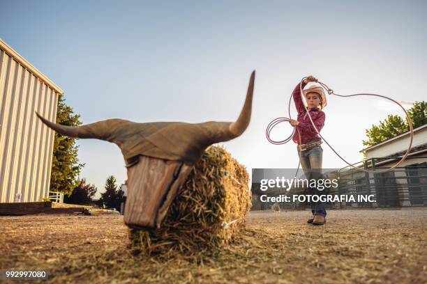 vaquera de utah con lazo - lazo cuerda fotografías e imágenes de stock