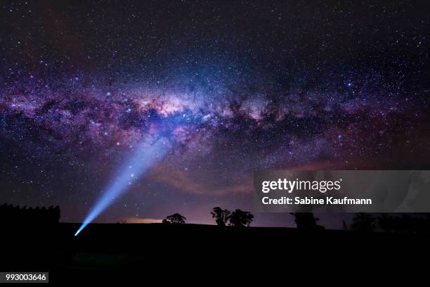 milky way light beam - kaufmann stock-fotos und bilder