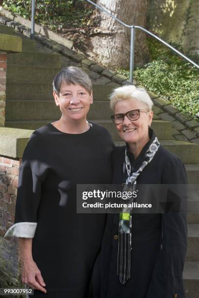 Dpatop - Current minister of the environment Barbara Hendricks and her partner Valérie Vauzanges can be seen together in Kleve, Germany, 30 October...