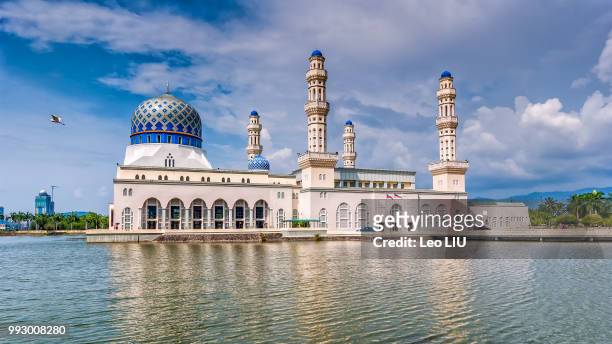 floating mosque in sabah, malaysia - floating mosque bildbanksfoton och bilder