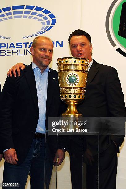 Head coach Thomas Schaaf of Werder Bremen and head coach Louis van Gaal of Bayern Muenchen pose with the trophy during a press conference prior to...