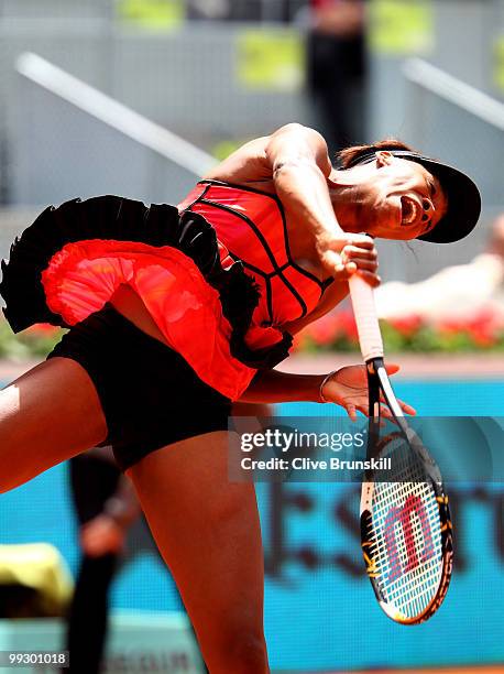 Venus Williams of the USA serves to Samantha Stosur of Australia in their quarter final match during the Mutua Madrilena Madrid Open tennis...