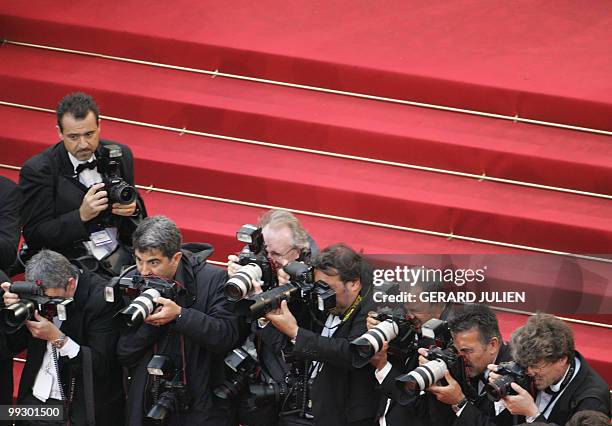 Photographers take pictures of guests arriving for the screening of US director Jim Jarmusch's film "Broken Flowers", 17 May 2005 at the 58th edition...