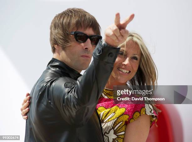 Liam Gallagher and Nicole Appelton attend a photocall on May 14, 2010 in Cannes, France.