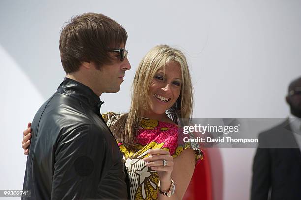 Liam Gallagher and Nicole Appelton attend a photocall on May 14, 2010 in Cannes, France.