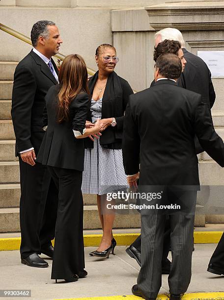 Singer Dionne Warwick enters the funeral service of late singer/actress Lena Horne at The Church of St. Ignatius Loyola on May 14, 2010 in New York,...