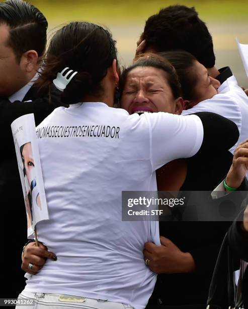 Relatives and friends of Ecuadorean slain couple, Katty Velasco and Oscar Villacis, cry upon the remains' arrival at Mariscal Sucre airport in...