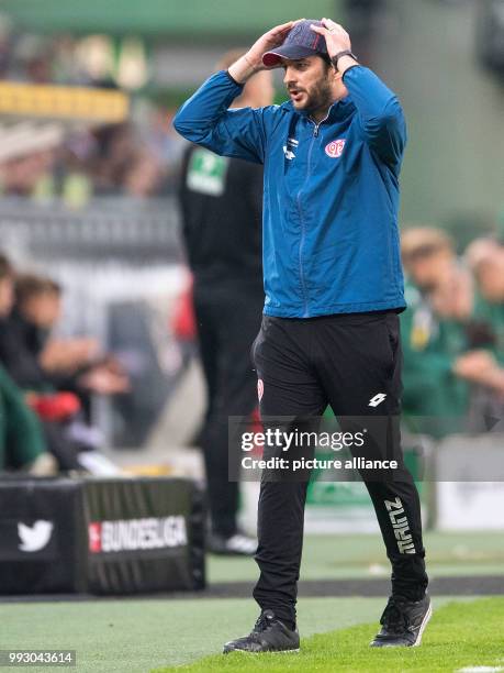 Mainz' coach Sandro Schwarz reacts during the German Bundesliga soccer match between Borussia Moenchengladbach and FSV Mainz 05 in Moenchengladbach,...