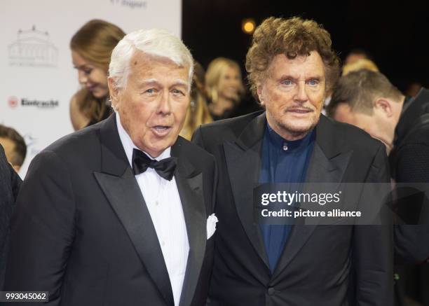 Actor Peter Weck and director Dieter Wedel arrive at the 36th German Sports Press Ball at the Old Opera in Frankfurt/Main, Germany, 4 November 2017....