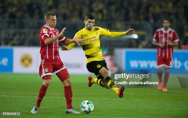 Dortmund's Christian Pulisic and Bayern's Joshua Kimmich vie for the ball during the German Bundesliga soccer match between Borussia Moenchengladbach...