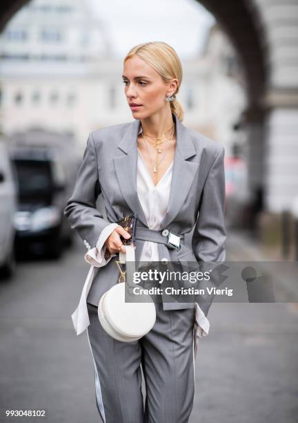 5,328 Rader Stock Photos, High-Res Pictures, and Images - Getty Images