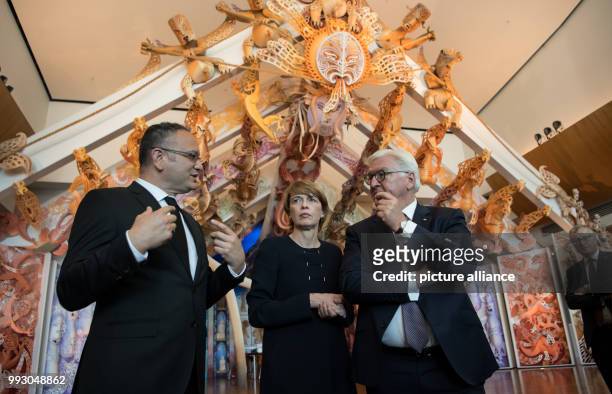 German federal president Frank-Walter Steinmeier and his wife Elke Buedenbender visit the national museum "Te Papa Tongarewa" in Wellington, New...