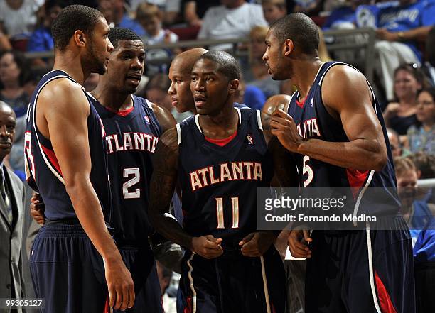 Randolph Morris, Joe Johnson, Jamal Crawford and Al Horford of the Atlanta Hawks huddle on the court in Game Two of the Eastern Conference Semifinals...