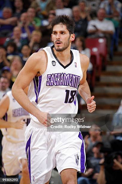 Omri Casspi of the Sacramento Kings runs up court during the game against the Los Angeles Clippers at Arco Arena on April 8, 2010 in Sacramento,...