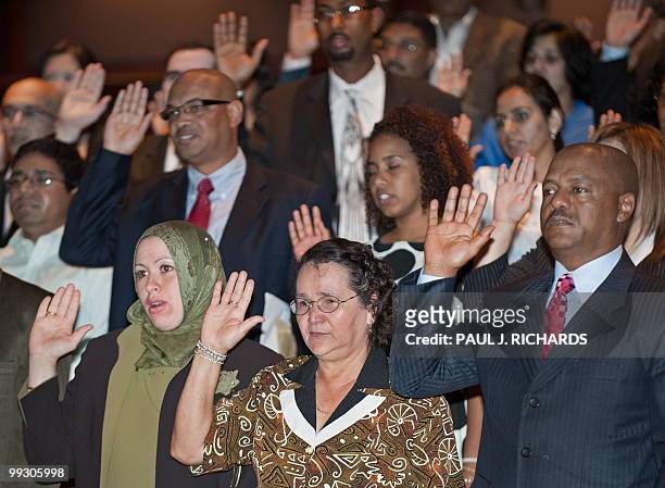 Fairfax : Some of the 75 new US citizens are sworn-in during naturlaization ceremonies on May 14, 2010 in Fairfax, Virginia. The new citizens are...