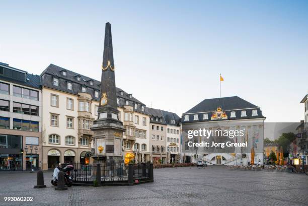 marktplatz at dawn - marktplatz fotografías e imágenes de stock