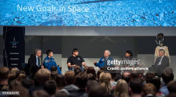 Astronaut Samantha Cristoforetti , Apoloo 16 astronaut Charles 'Charlie' Duke; student Maha Badri and ESA coordinator Thomas Reiter participate in a...