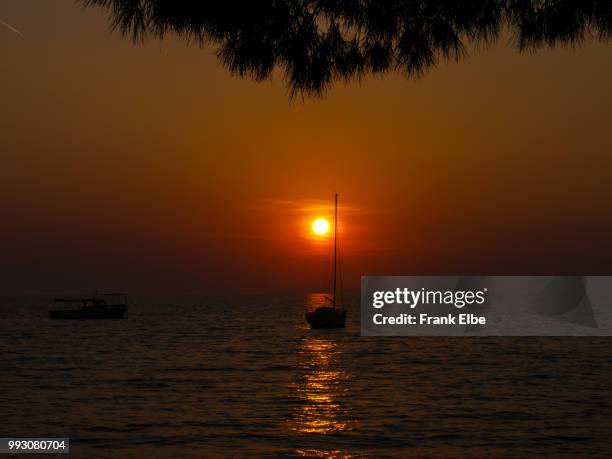 sonnenuntergang 2 - sonnenuntergang stockfoto's en -beelden