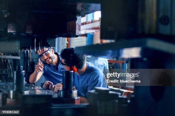 appuyez sur angle mechine - circuit hydraulique photos et images de collection